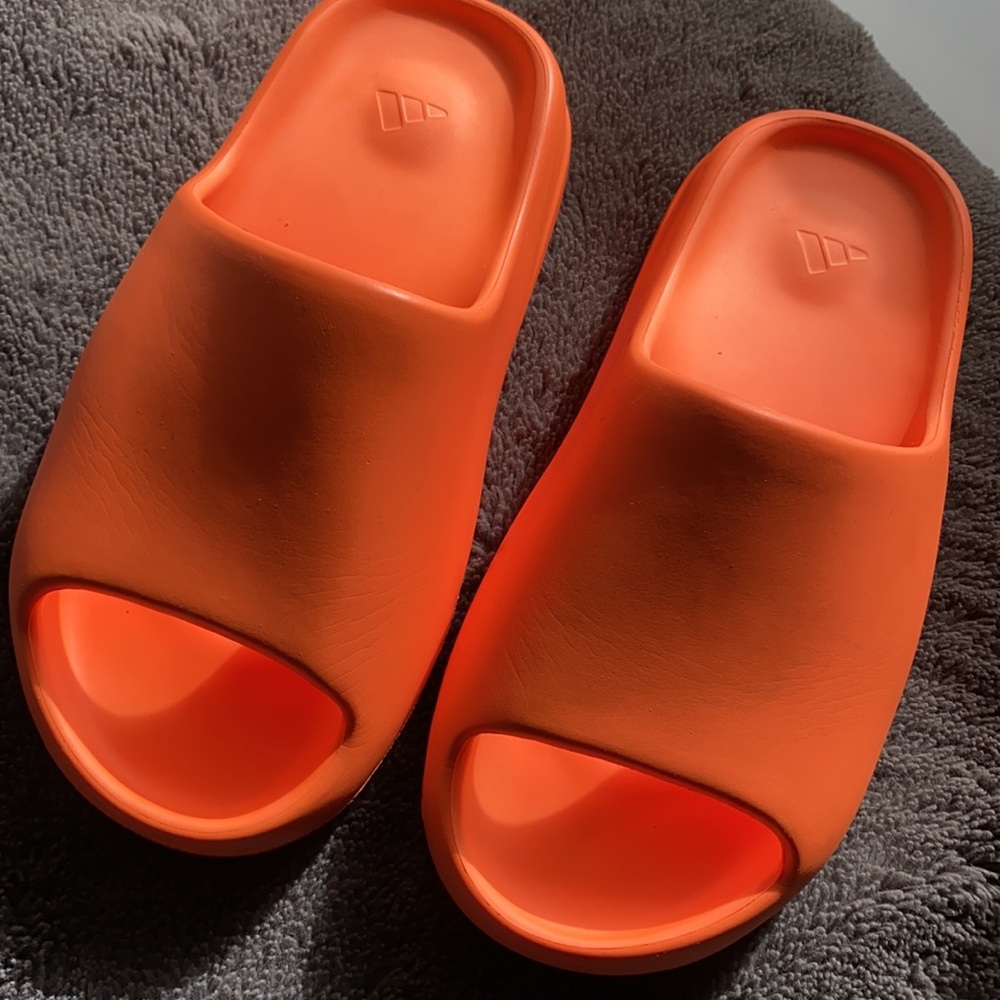 Yeezy Slides “ enflame “ ORANGE